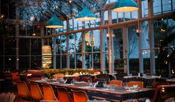 gees Gee's glass house restaurant setting