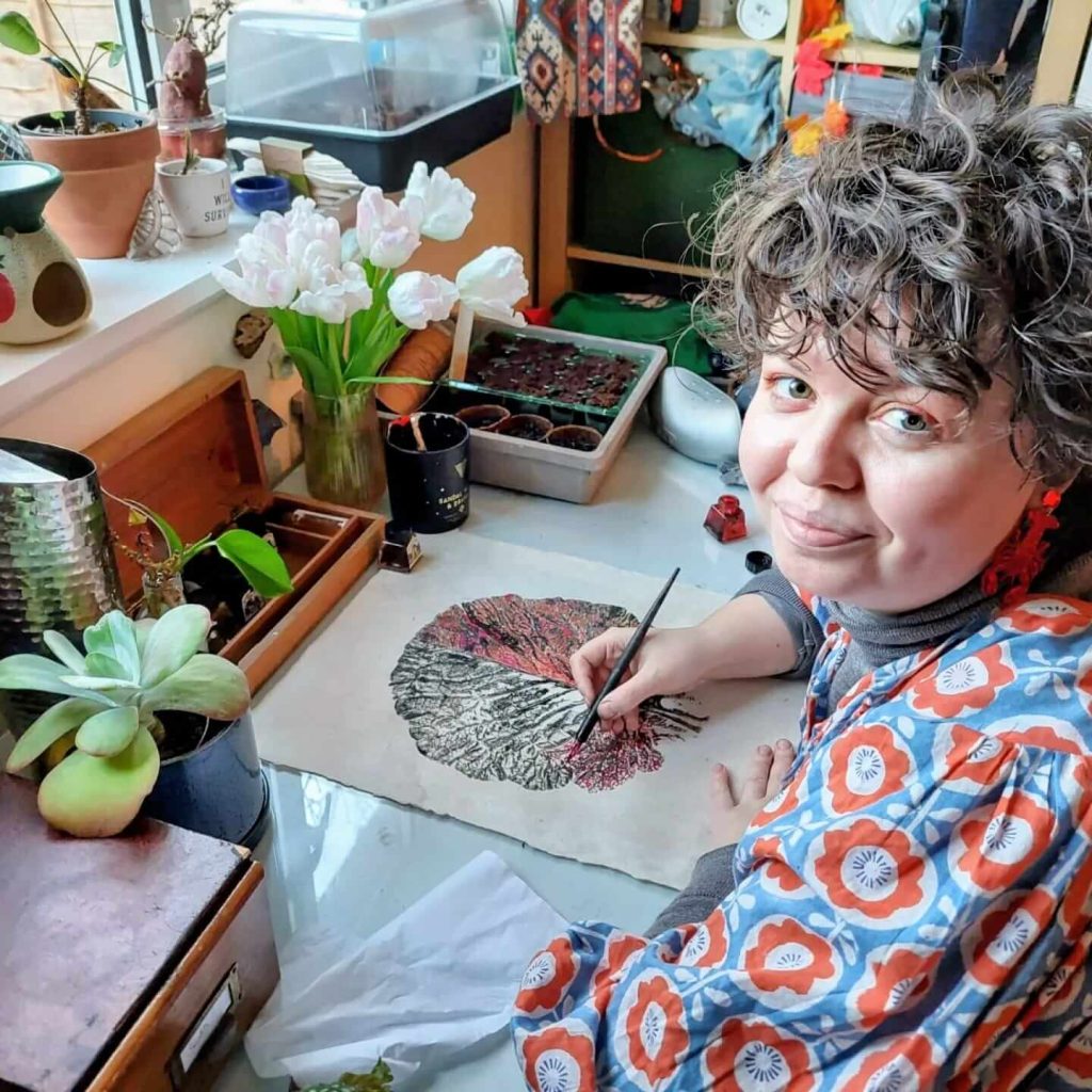 I’m an Oxford-based artist, gardener, and community connector. From leading workshops, creating prints, to designing community art installations, everything I do is centred on mindfulness, sustainability, and inclusion.
